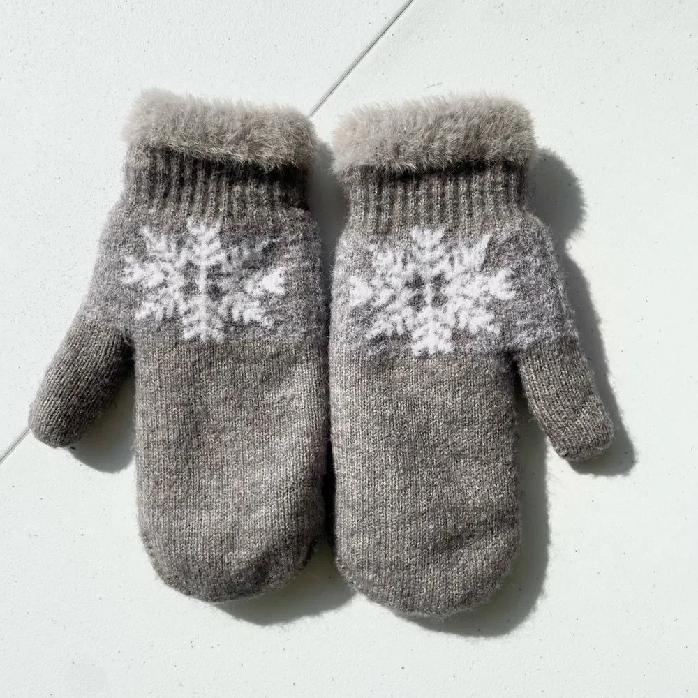 Women’s Winter Mittens Gray Snowflake Knit Warm Fleece Lined
